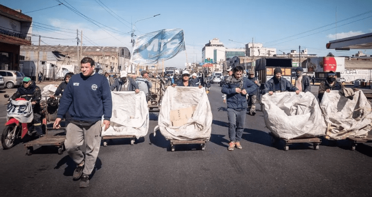 UN JUEZ ORDENÓ RESTITUIR EL TRASLADO DE CARTONEROS DEL CONURBANO HACIA&nbsp;CABA