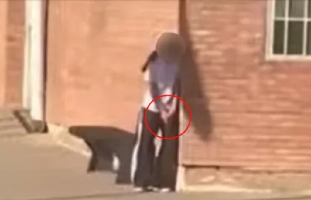 Tensión en una escuela de Mendoza: una adolescente de 14 años se entregó a la policía con un&nbsp;arma