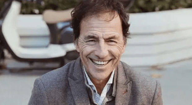 “¿No hay un piquito para mí?”: Martín Seefeld recordó la escena que marcó a una&nbsp;generación