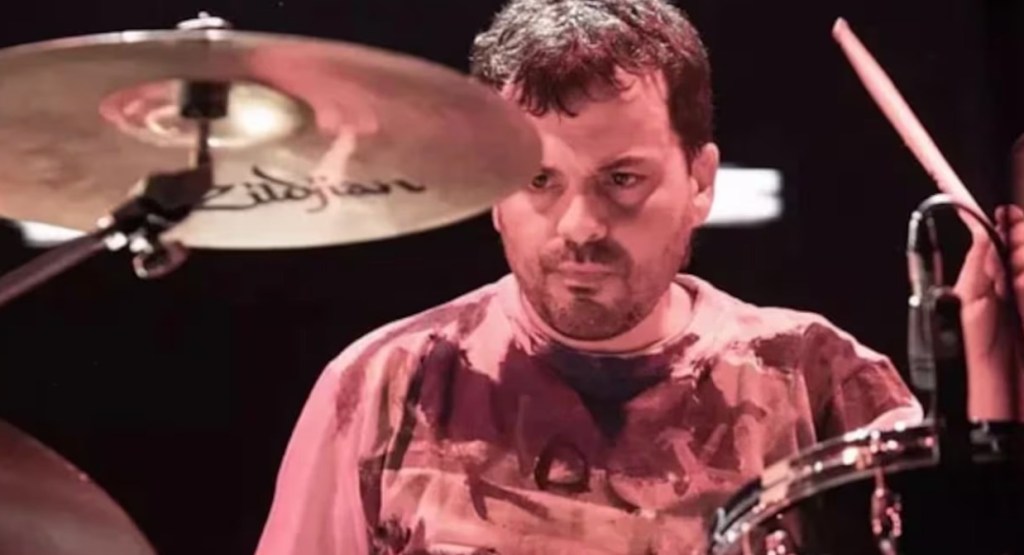 Escándalo en Mendoza: Baterista de Rock Demorado por Falsa Amenaza de&nbsp;Bomba