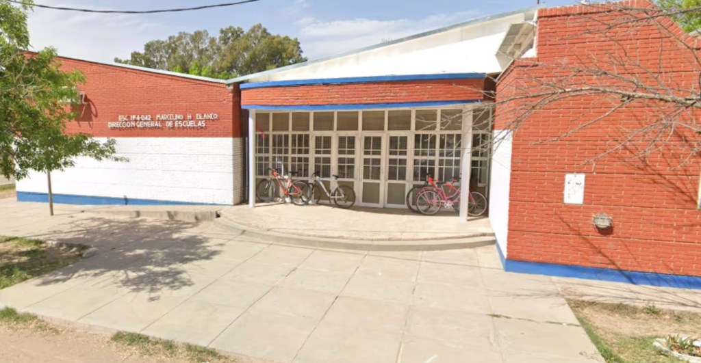 Detuvieron a un celador por el presunto abuso de la niña que se atrincheró en una escuela