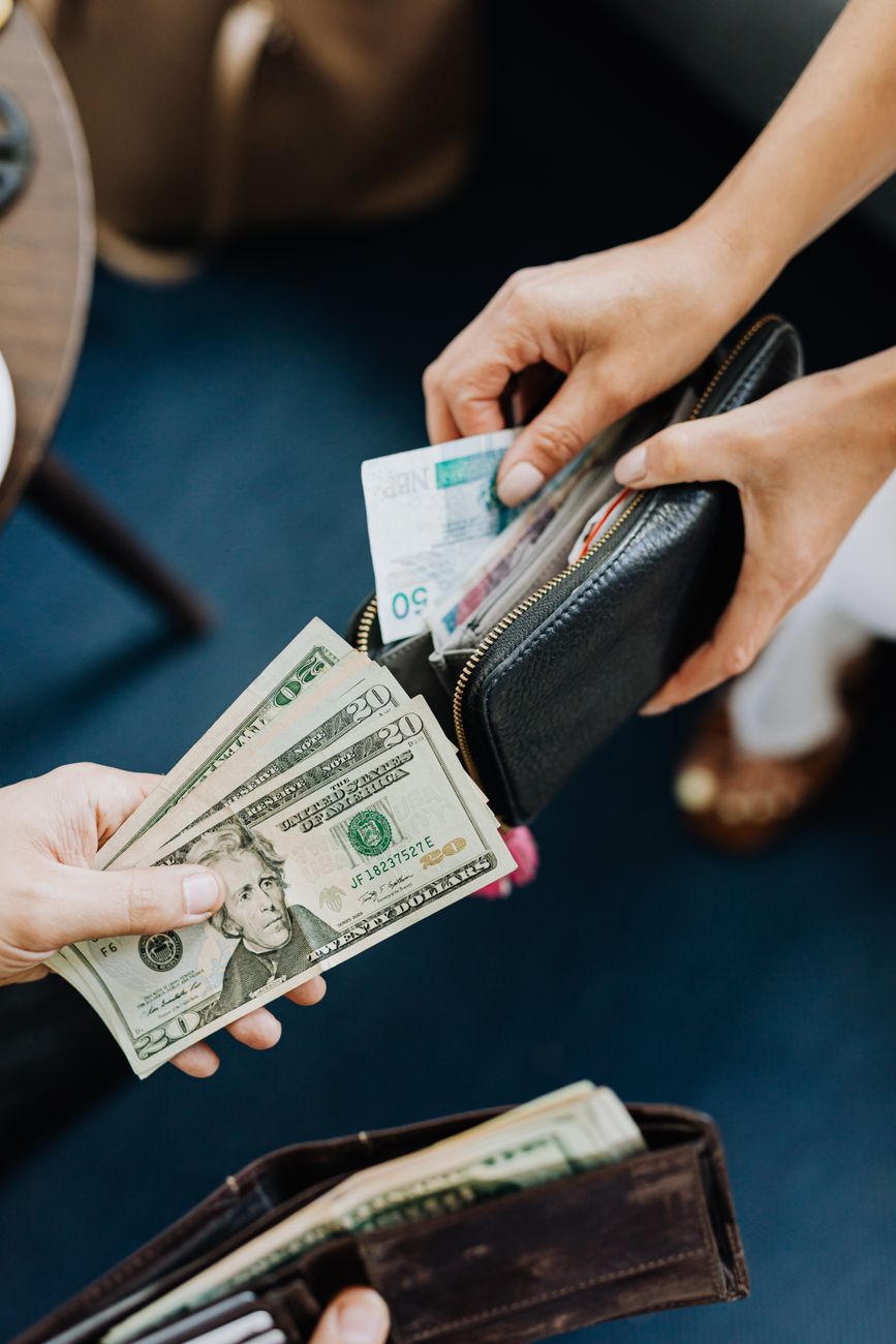 Vencimientos generan turbulencia: dólar desafía el techo de&nbsp;$1.500